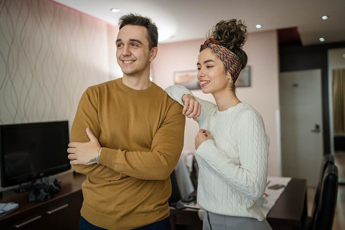 Жилье, которое купили в браке, изначально общее. А вот будет ли оно долевым, зависит от супругов. Источник: Miljan Zivkovic / Shutterstock / FOTODOM📷
