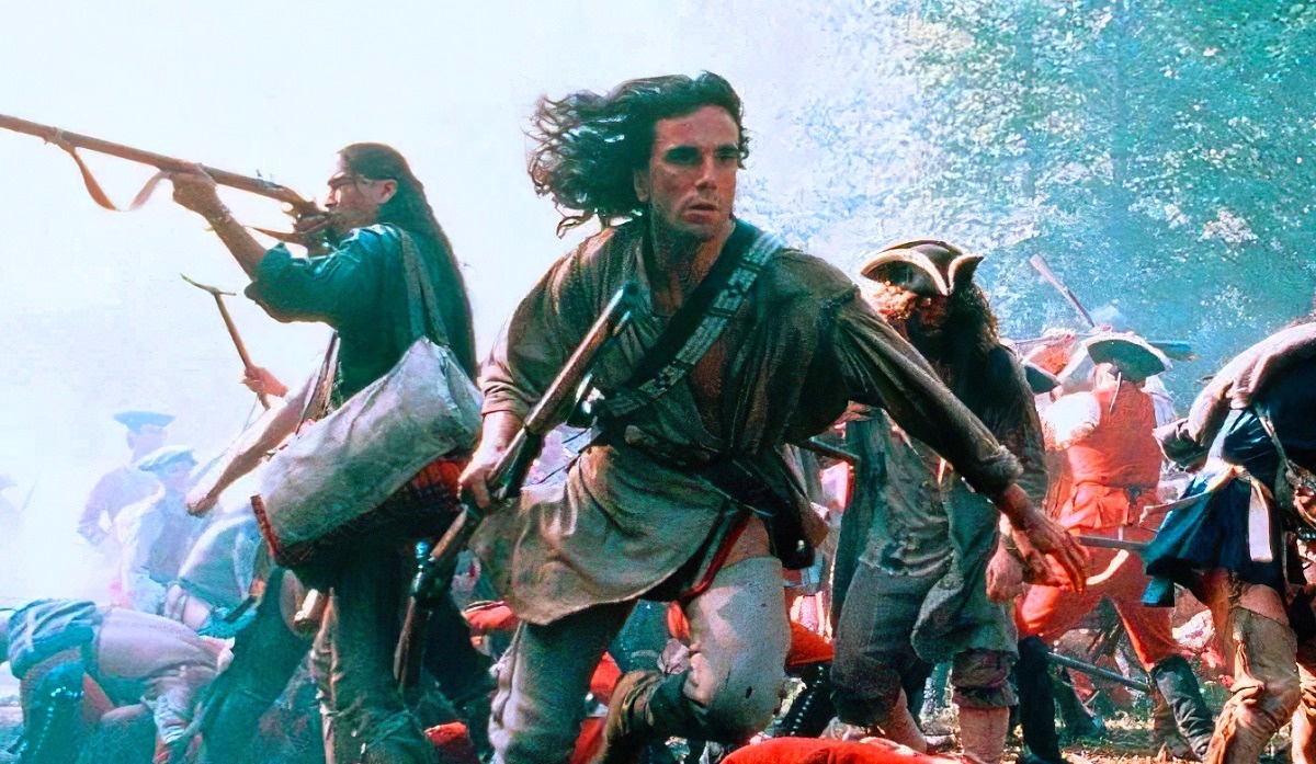 По-моему, больше ни в одном своём фильме Дэниэл Дэй-Льюис не бегал так много и так быстро, как здесь. Да ещё в мокасинах по буеракам. 