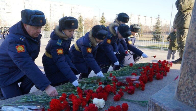    В Оренбурге почтили память Героев Отечества Оренбуржье