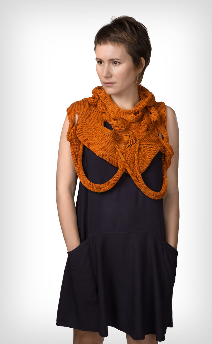 Вязаный шарф украшение