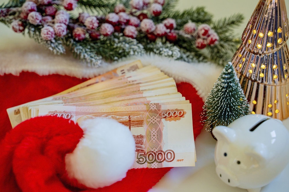    Действия, которые, по приметам, лучше не совершать в новогоднюю ночь - подсчитывать доходы и считать мелкие деньги. По поверьям это может привести к финансовым затруднениям и потерям. / Фото: iStock