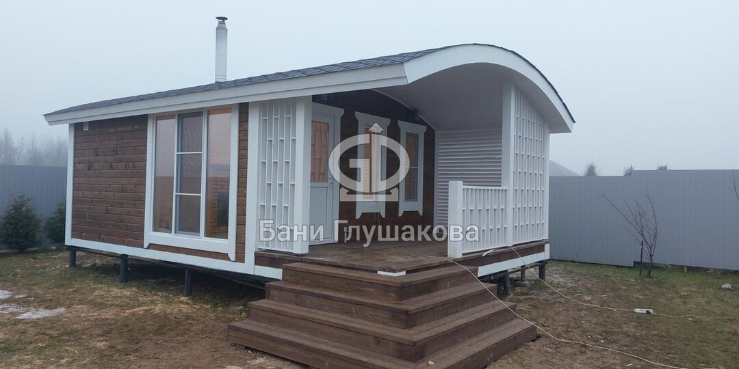 Адаптировали «Бурже» под готовый фундамент, и вышла эффектная баня нестандартного размера 5×7,5 метра