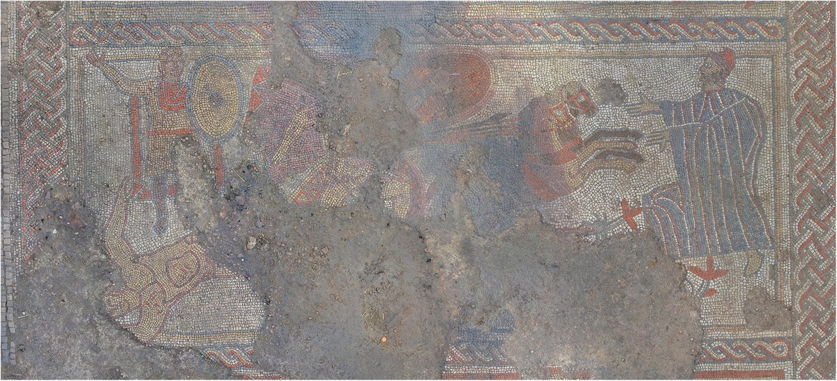    Вторая панель Кеттонской мозаики, изображающая сцену волочения тела убитого Гектора позади колесницы Ахиллеса