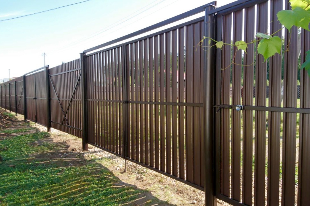 Установка забора с воротами от производителя «Заборофф»