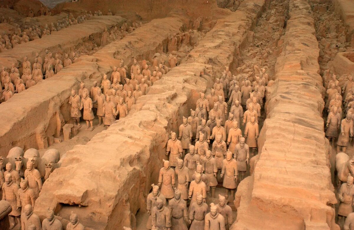 В Музее терракотовых воинов эпохи династии Цинь в Сиане | © РИА Новости / Сергей Гунеев