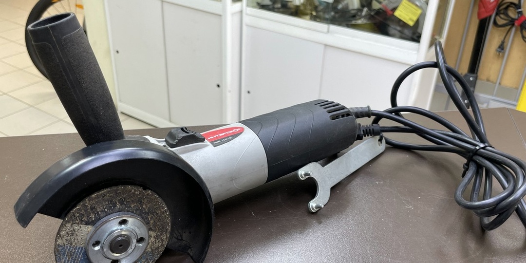 15 лет с болгаркой в руках: рассказываю, как я избегаю травм при резке