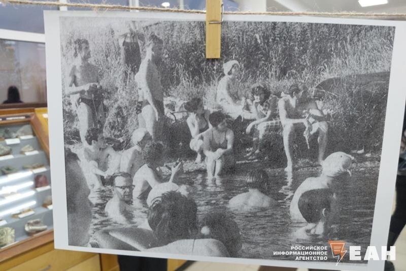    ЕАН. Фото научного семинара, который проводили прямо в озере