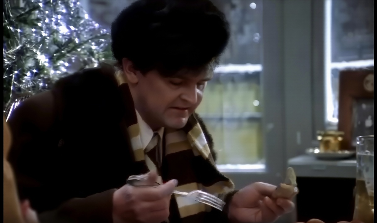 В фильме заливное выглядит настолько идеально, что кажется произведением искусства. Однако, комментарии Ипполита во время попытки съесть это блюдо стали символом кулинарных неудач.