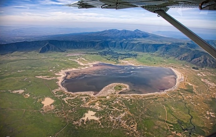 огромный кратер вулкана 