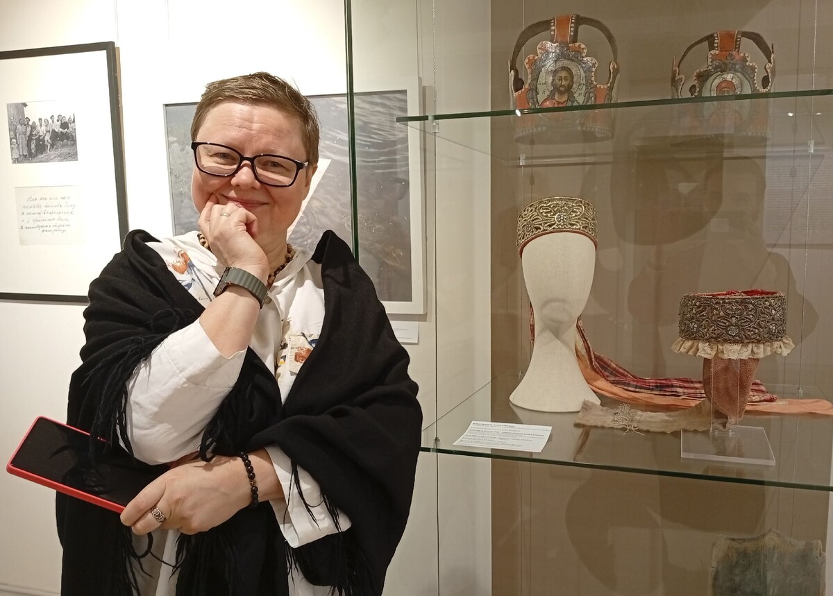 Наталья Заруцкая на выставке «Розливались реки быстрые...» в музее «Литература. Искусство. Век ХХ» в Вологде. Фото: Светлана Гришина