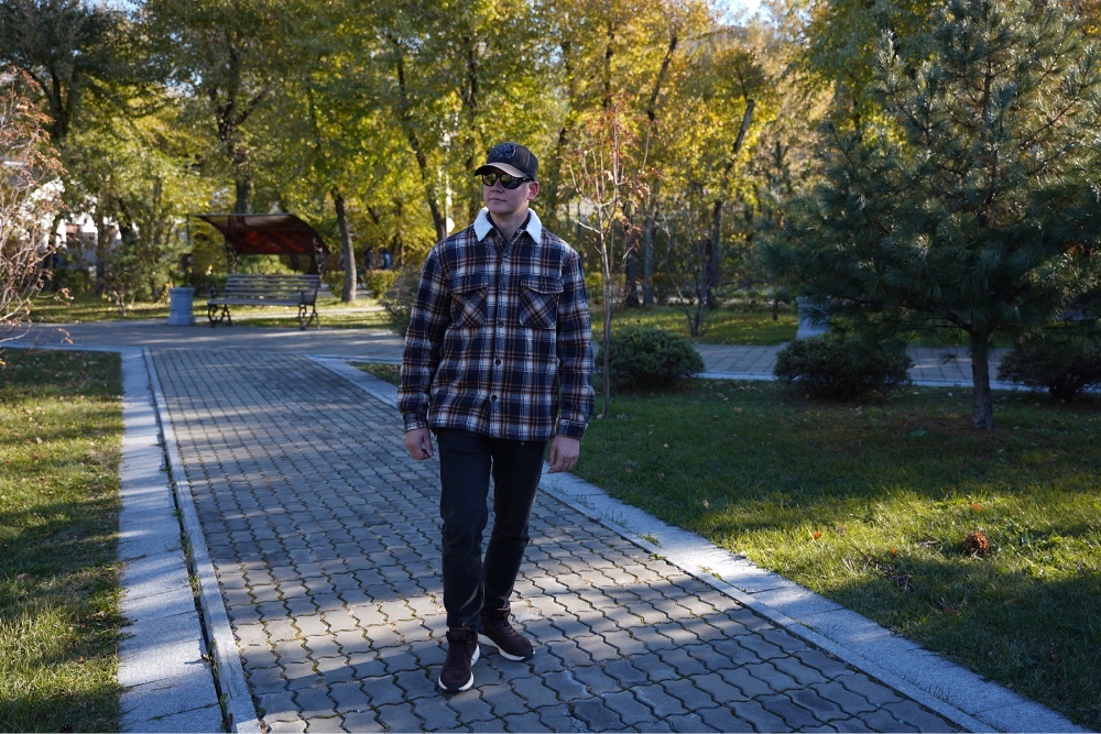    Иван любит гулять в парках и любоваться природой. / Фото: Российская газета