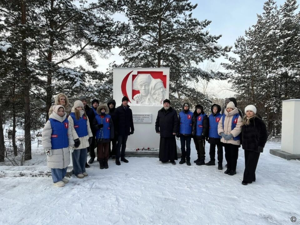    Возложение цветов в День Героев Отечества. Источник: Barnaul.org