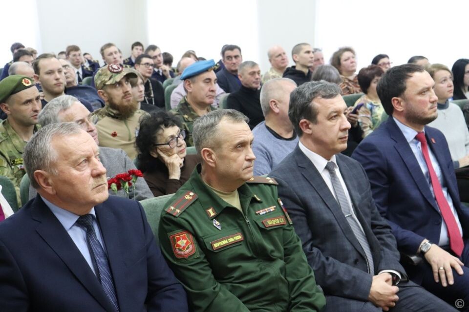    Барнаульскому лицею Железнодорожного транспорта присвоили имя Героя. Источник: barnaul.org