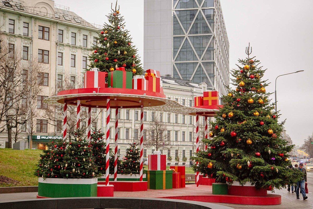 Новогоднее украшение Нового Арбата