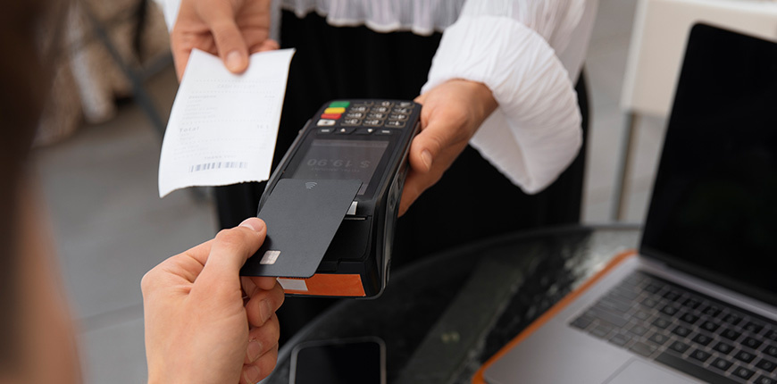 С 2026 года эквайринг подорожает: почему появится НДС на банковские услуги и как бизнесу не уйти в минус