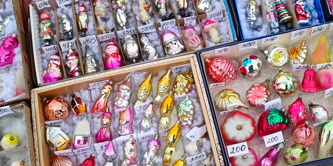 Предновогодний блошиный "Вернисаж" в Измайлово: сколько просят за советские ёлочные игрушки и антикварный фарфор, и моя копеечная покупка