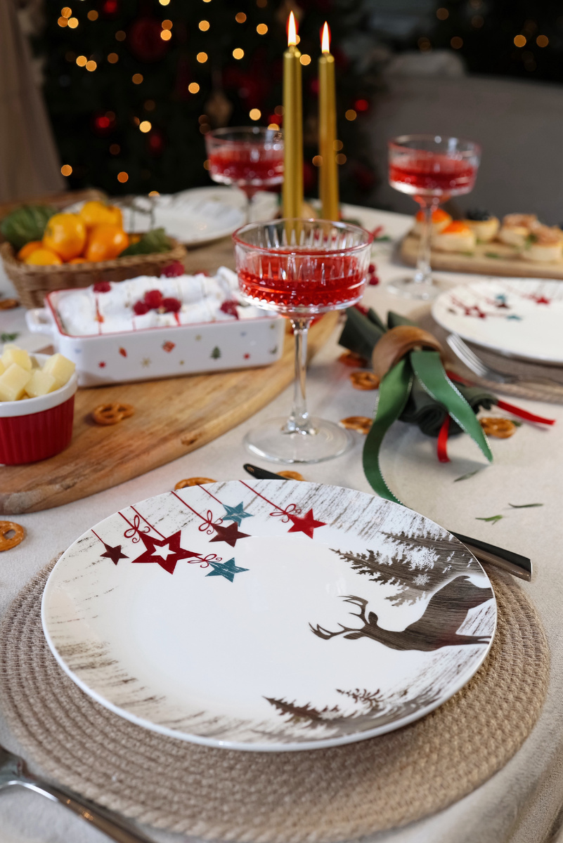 Обеденная тарелка Venar, столовые приборы Majesty