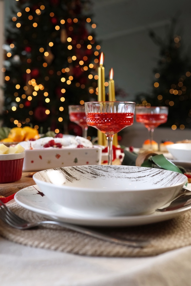 Суповая и обеденная тарелка Venar, столовые приборы Majesty