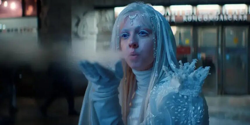    В новой сказке "Снеговик" Полина Максимова из "тёплой девочки" стала холодной колдуньей Вьюгой.Кинокомпания "Наше Кино"