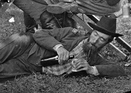 Не пьем, а лечимся, фрагмент фото времен Гражданской войны в США