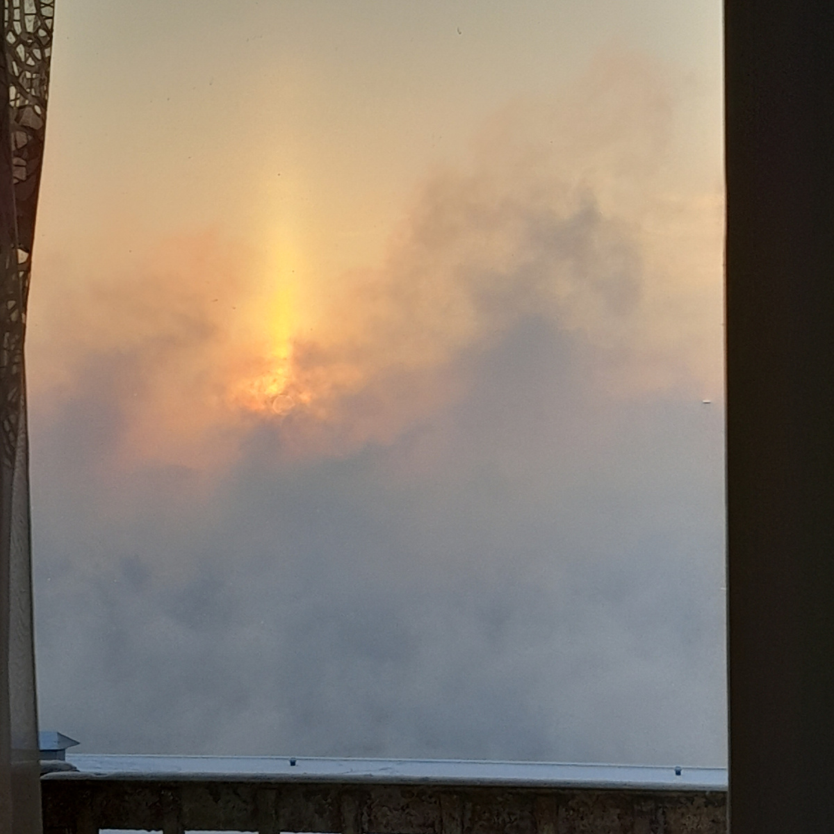 Фото автора.  Страшно)! Вид из окна