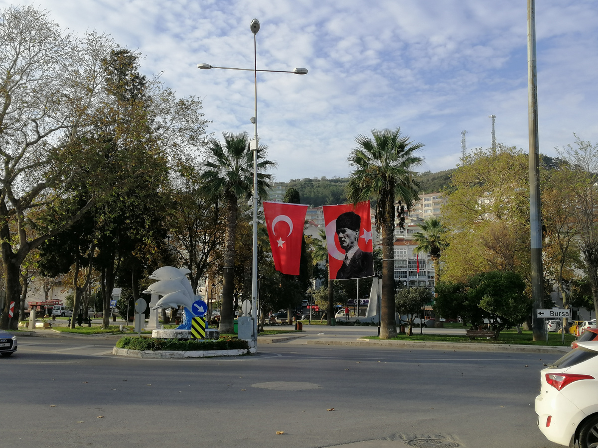 Площадь перед причалом Муданьи