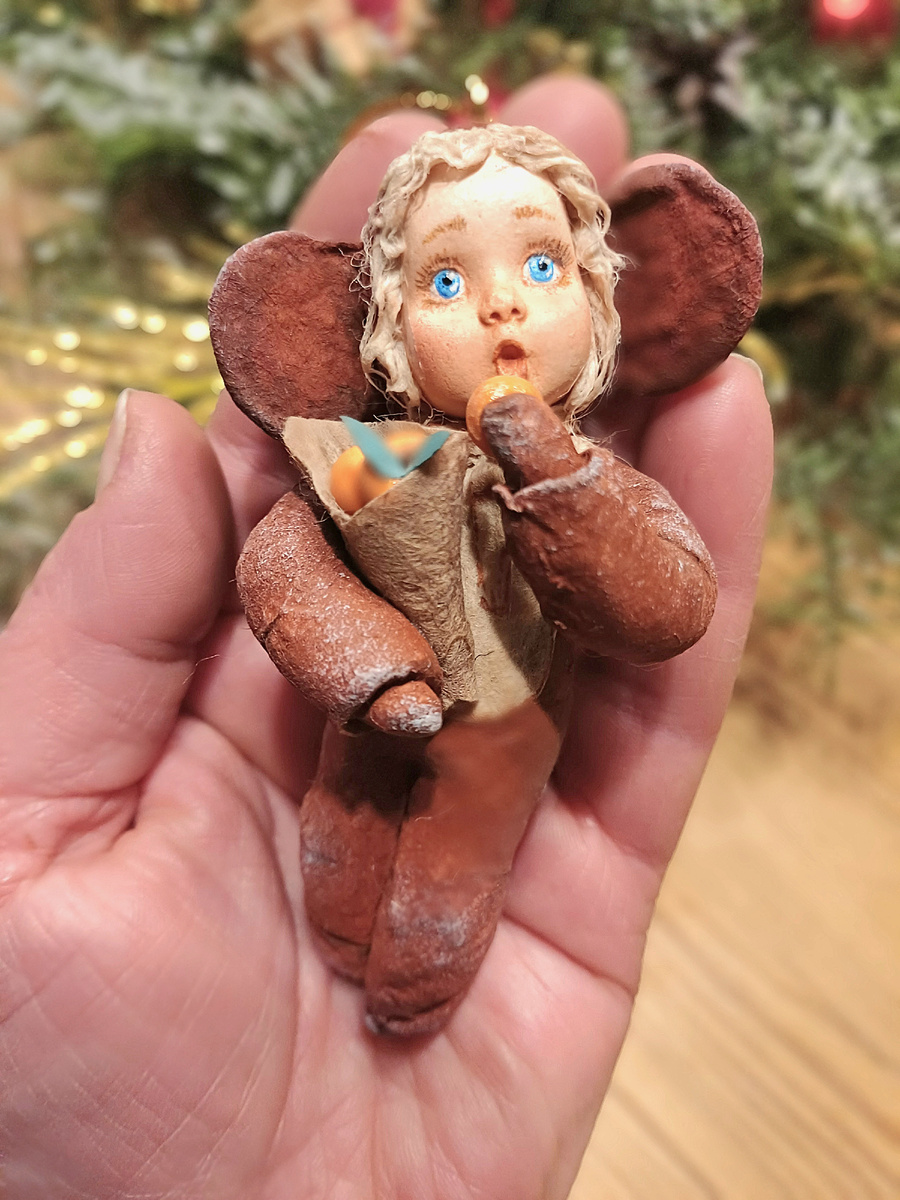 Девочка в костюме Чебурашки. Фото и работа автора.