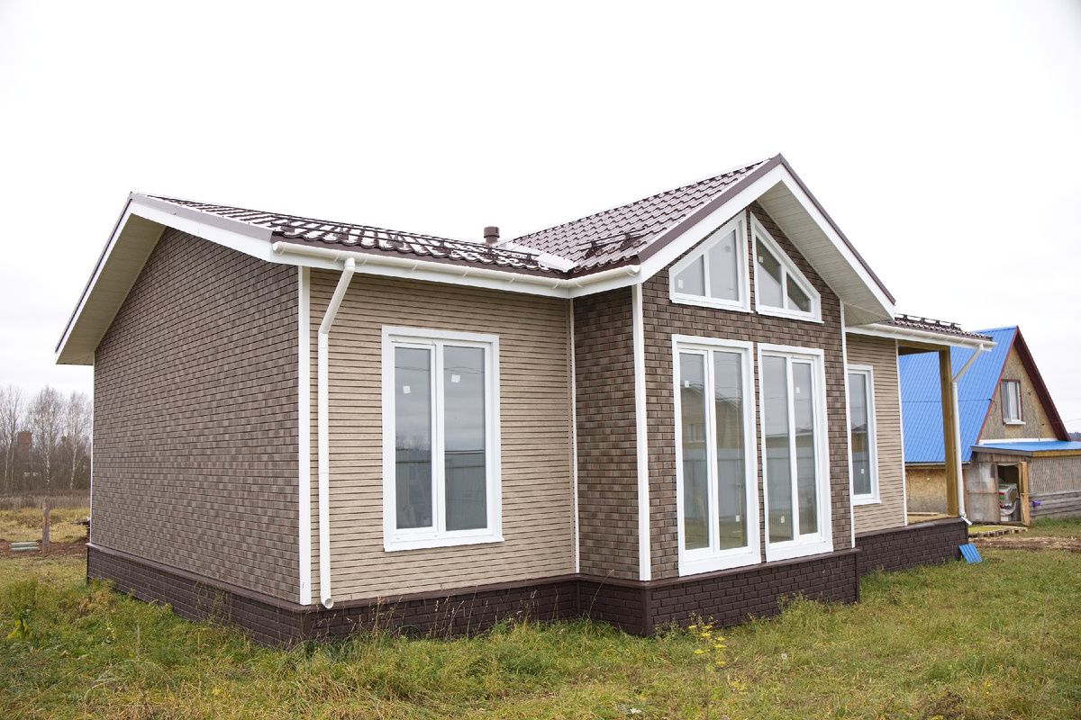 Сайдинг Планкен в сочетании с фасадными панелями Клинкер Нордик