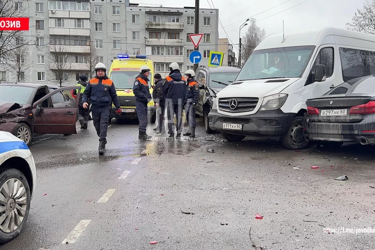    Два человека пострадали в ДТП на улице Коммунальной в Пскове