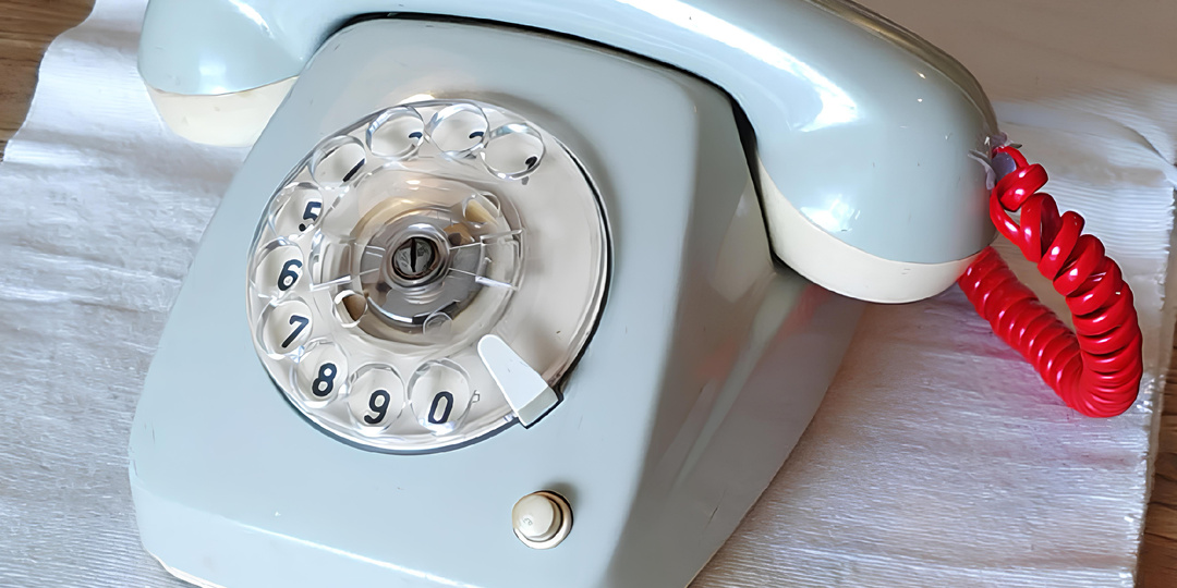 Старый дисковый телефон превратился в «умное» устройство