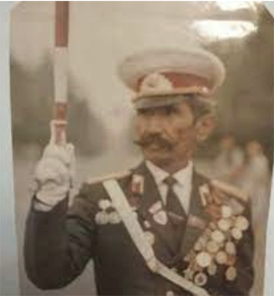 - Он - бессеребренник, - говорили о нем. На митинге в честь открытия памятника дяде Сереже знающие его аксакалы вспоминали, что он принципиально не занимался поборами. У него не было не то что хватательного рефлекса, он начисто был лишен предвзятости, во главе угла стояла справедливость. Виноват, нарушил правила движения – наказать, всем остальным – счастливого пути