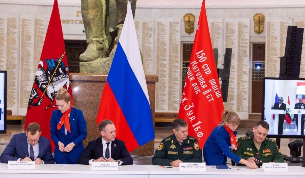     Церемония гашения марок в Музее Победы Источник: victorymuseum.ru Автор фото: Пресс-служба Музея Победы