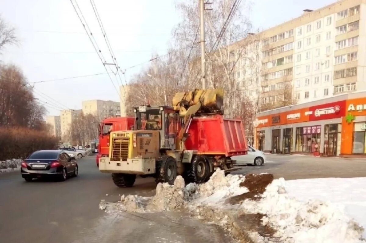    Свыше десяти спецмашин готовят новосибирскую «Арену» к Кубку Первого канала