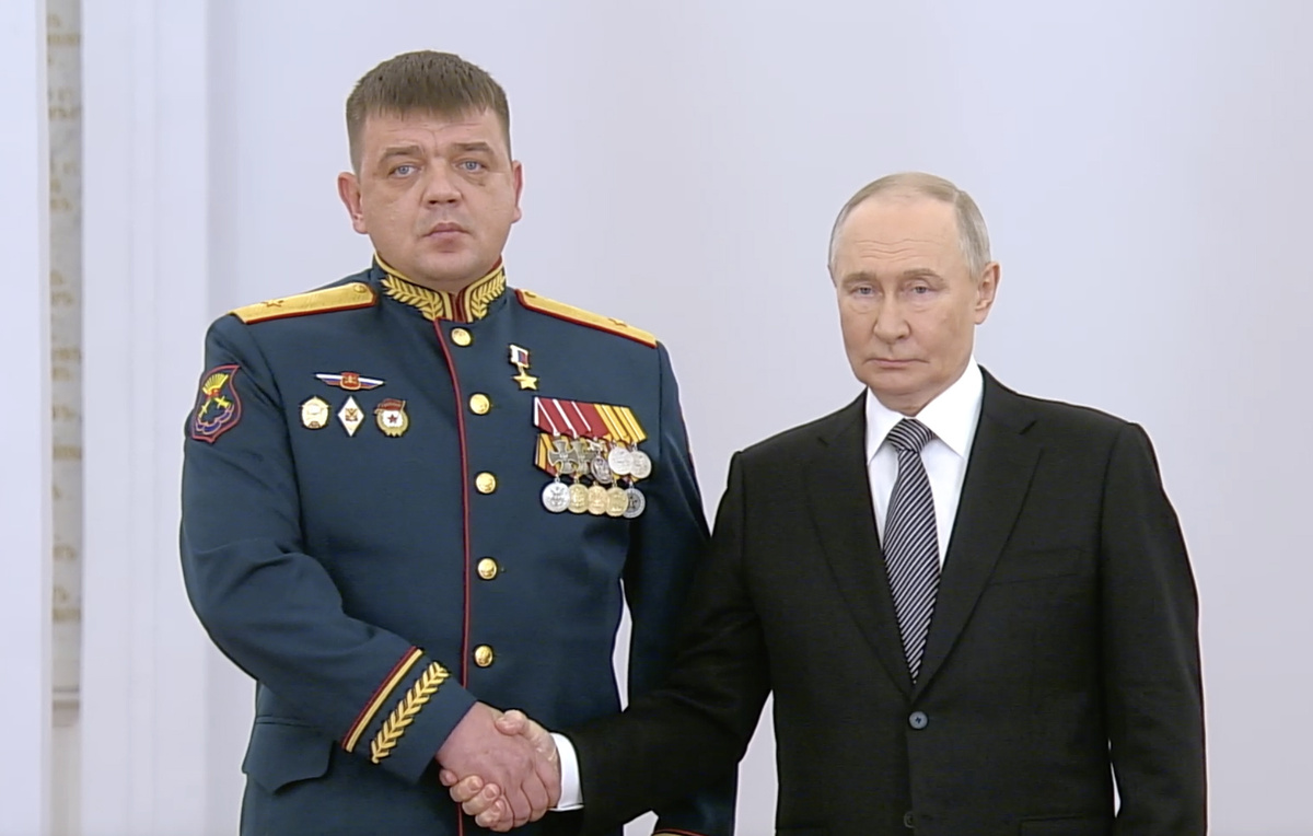    Александр Майданкин и президент РФ Владимир Путин  Ruptly