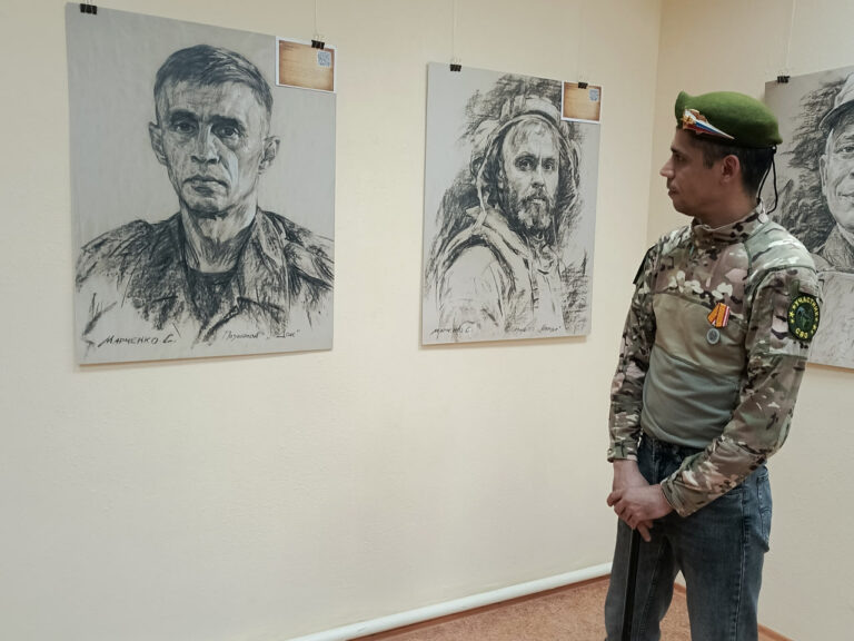    В Бугуруслане работает выставка картин «Уголь Донбасса» «О»