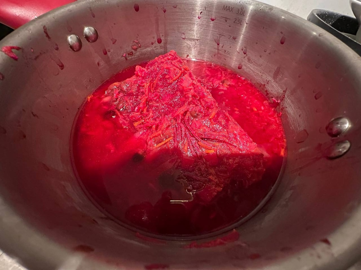 "Сквозь мутное стекло мы смотри вдаль, пытаясь вырваться наружу из подо льда.
Не замечая что кровь наша как вода превращается в лёд, ад холода."(с) 