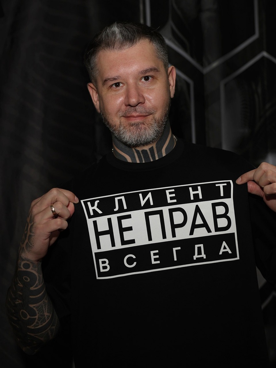 «Ошибка многих тату-мастеров в том, что они идут у клиентов на поводу, делают то, что хочет клиент. В итоге татуировка становится каким-то невзрачным пятном на коже. Необходимо убедить заказчика, что в тату-студии клиент не прав всегда, так как он ничего не знает о татуировке. Как, где, какого размера должна быть татуировка – выбирает исключительно мастер», – Максим Журавлев, выдержка из интервью 2015 года.  📷
