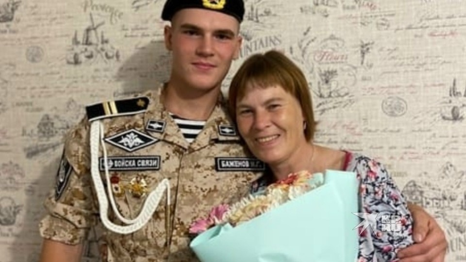 Сын позвал маму погулять, но когда она вышла, его уже нигде не было: парень загадочно исчез спустя всего месяц после выхода из комы