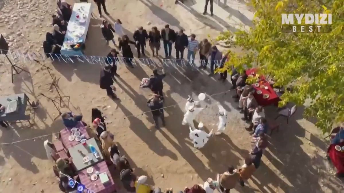 Праздник обрезания в деревне. Сериал "Далекий город", кадр из 41 серии