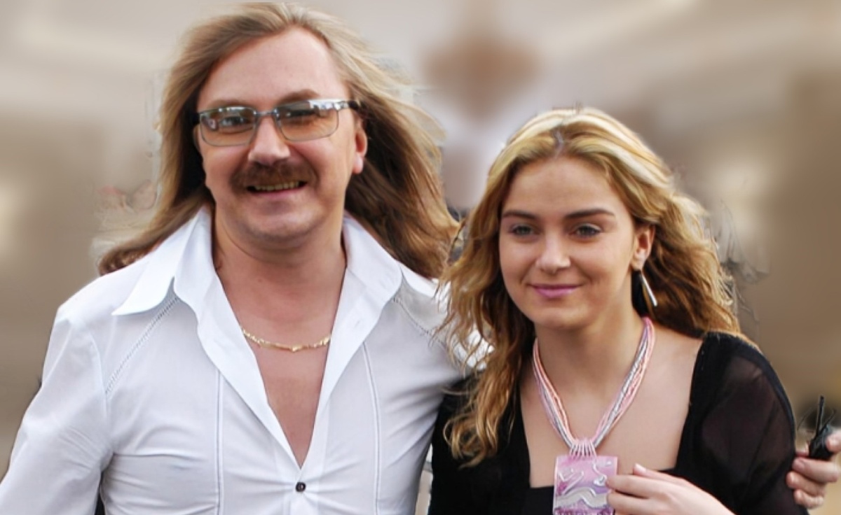 на фото Юрий Николаев с дочкой