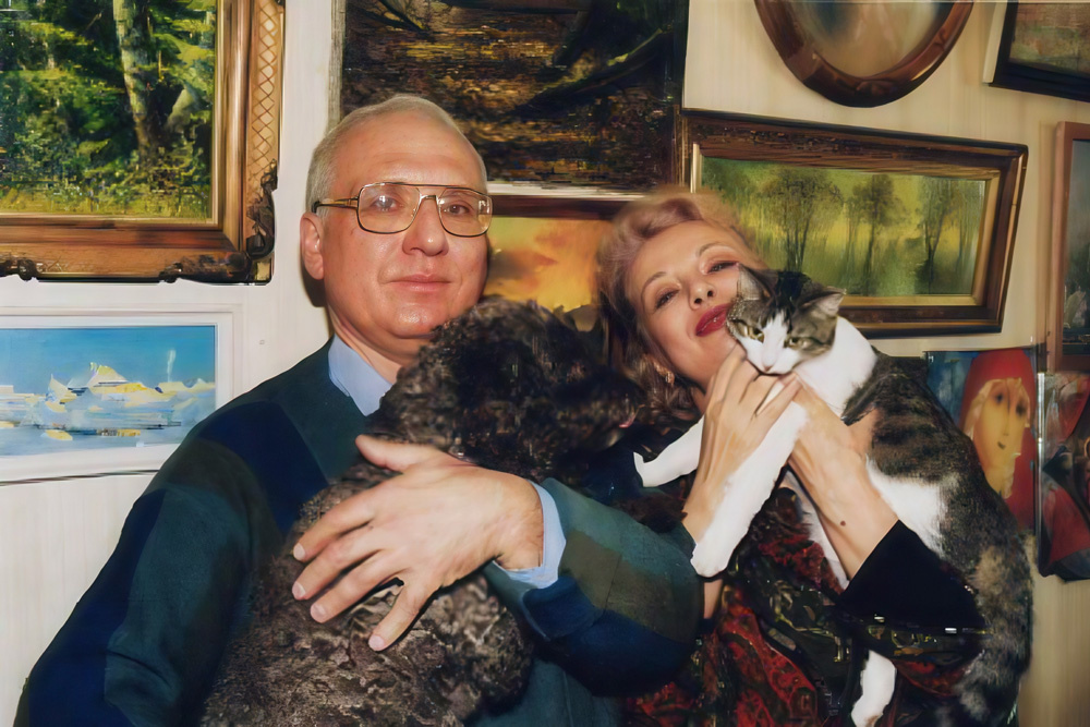    Валентина Шарыкина с супругом Юрием и домашними питомцами. Фото: Public domain