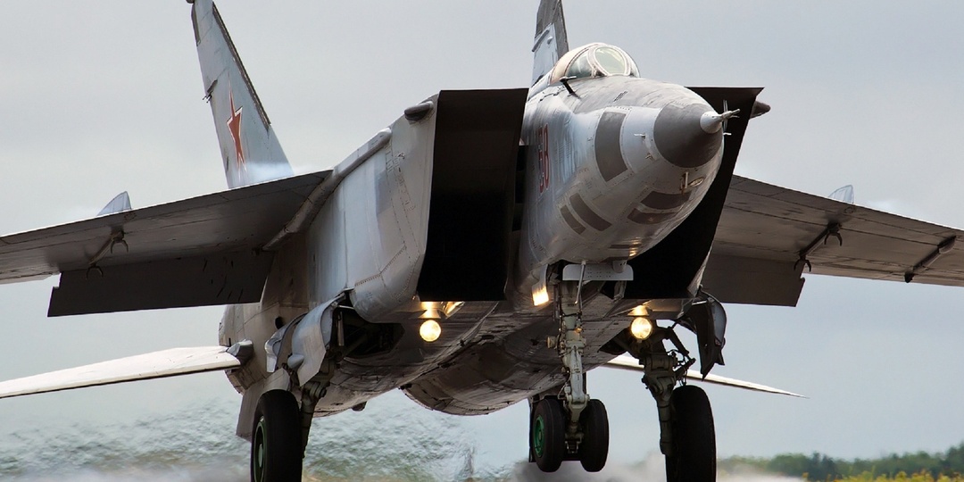 МиГ-25: Угон, который всё изменил. Как предательство пилота открыло миру правду.