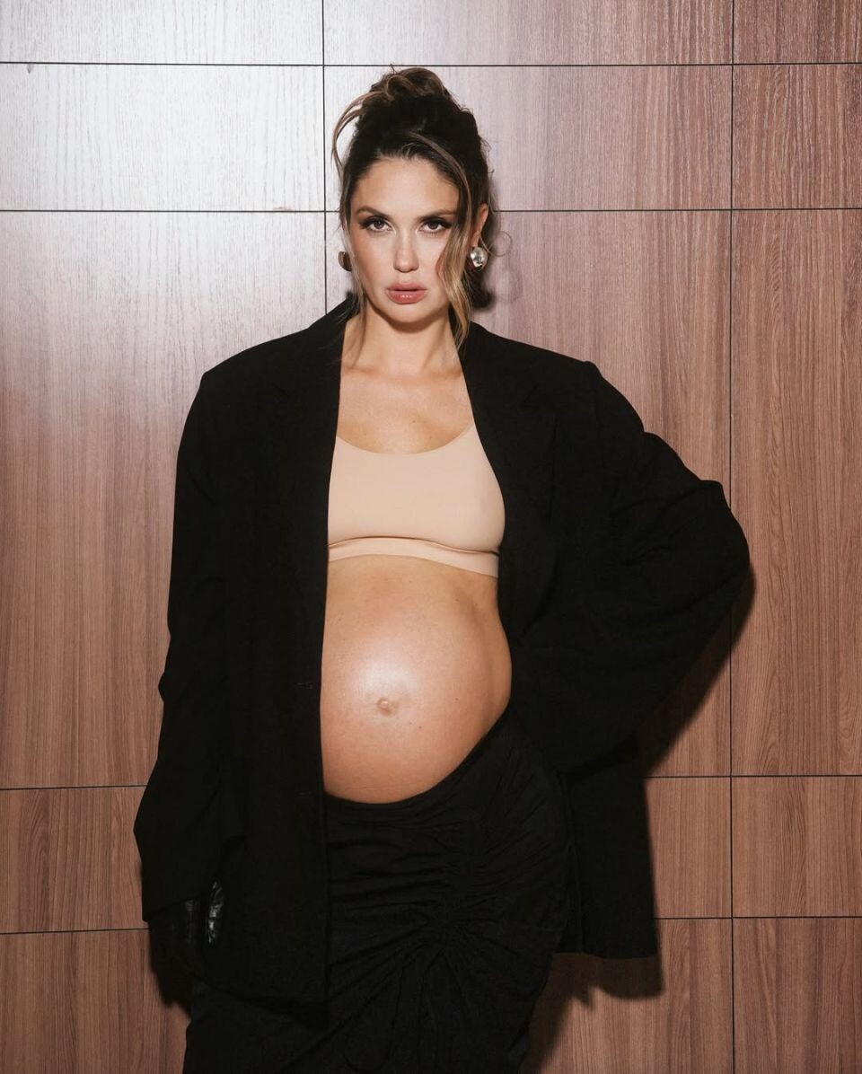    Беременная Агата Муцениеце снялась в новой фотосессии. Источник: @yadrakon_photoagataagata*