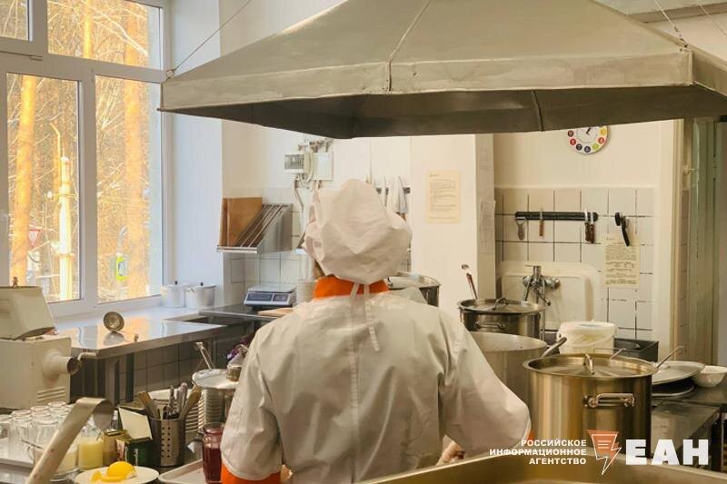   Фото: ЕАН / Повар в кафе