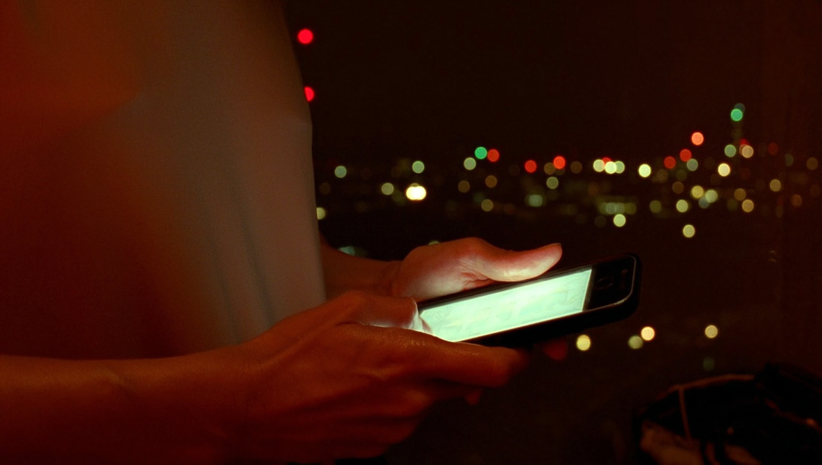 Иногда мы зависим не от человека, а от его молчания и редких «привет».