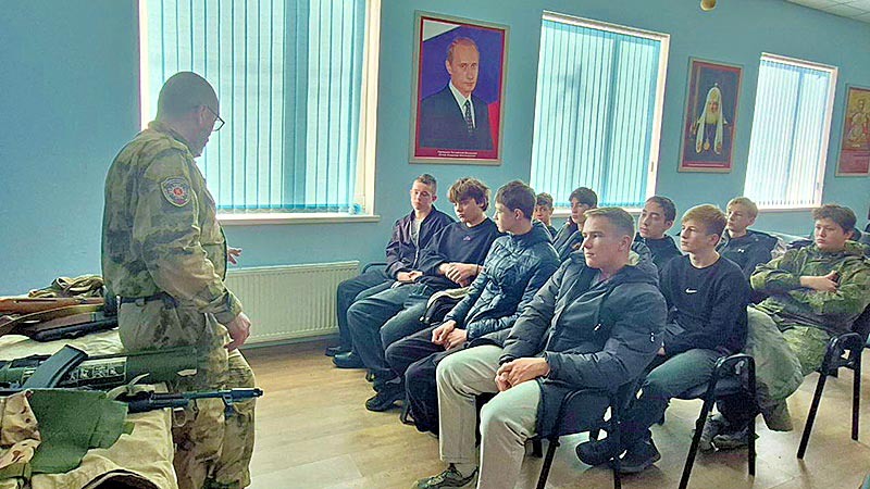    Школьники Курганинска встретились с героями СВО