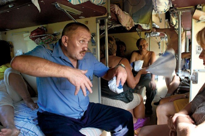 Думал, что едет в ГУЛАГ, а попал на сеанс психотерапии: как сломалась психика американца после недели в плацкарте