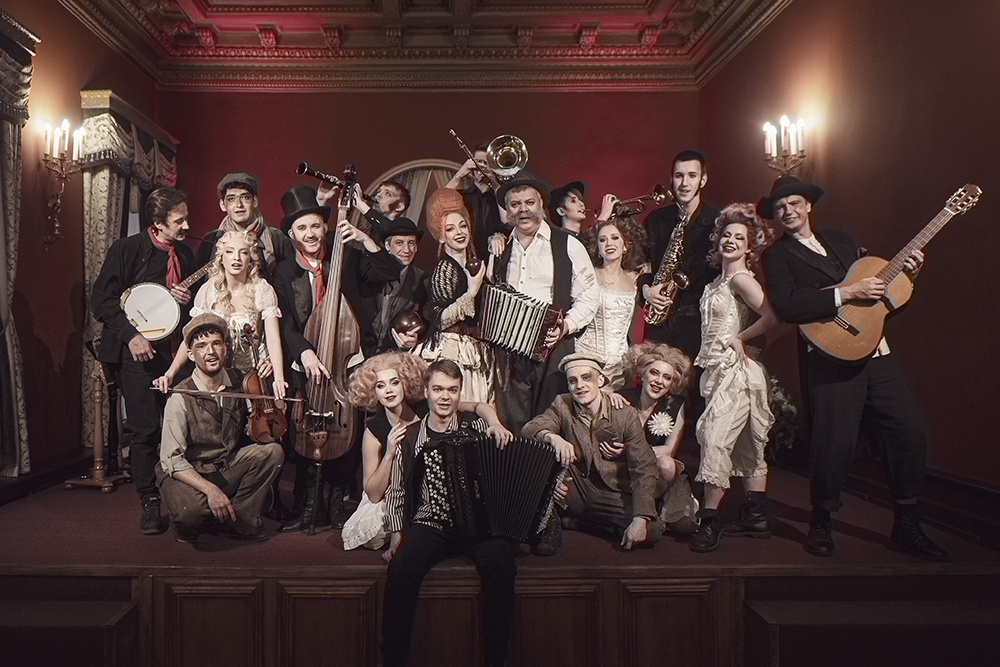    Команда артистов, которых Алексей Франдетти собрал в спектакле Театра Комиссаржевской, готова к самым отчаянным экспериментам. / Пресс-служба Театра им.В.Ф. Комиссаржевской