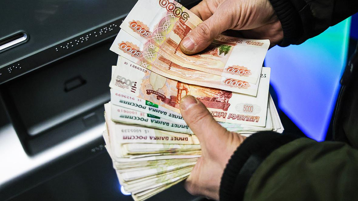 У банков есть наличные, которые при быстро доставляют из региональных филиалов ЦБ