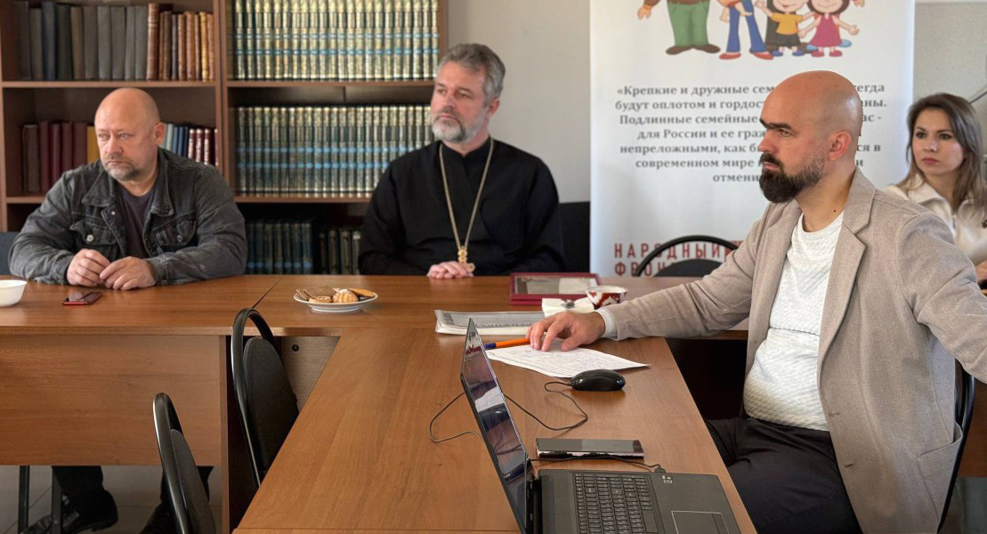 Участники круглого стола Юрий Коцубин, Александр Нартов и Олег Жедяев. Фото Марии КЛОКОВОЙ.